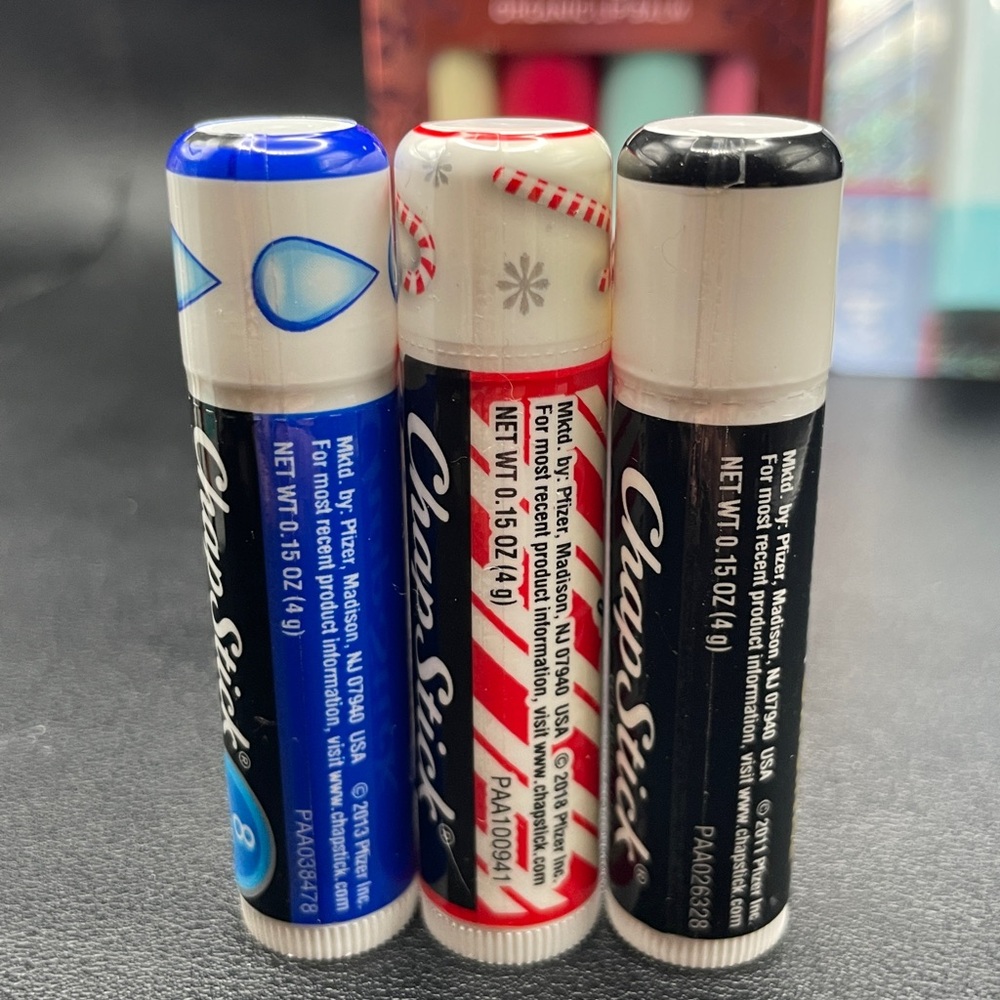 14 Pack Assorted Lip Balms Beekman 1802, EOS, Chapstick Avon NEW-Full Size - Picture 7 of 10